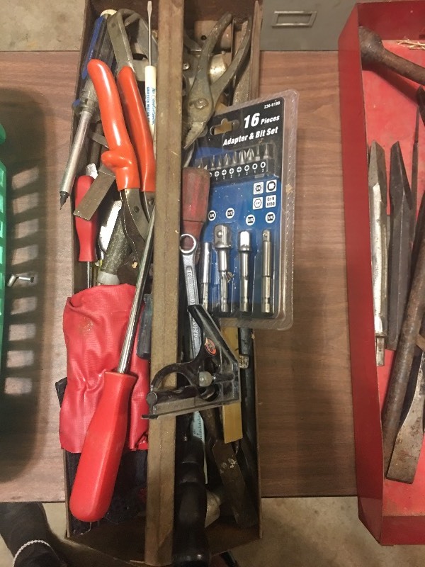 lot 11504 image: Assorted Tools in Metal Tool Tray