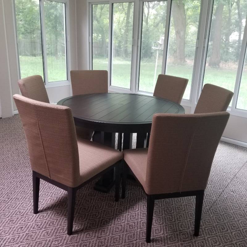 lot 1 image: Metal Patio Table and 6 Chairs