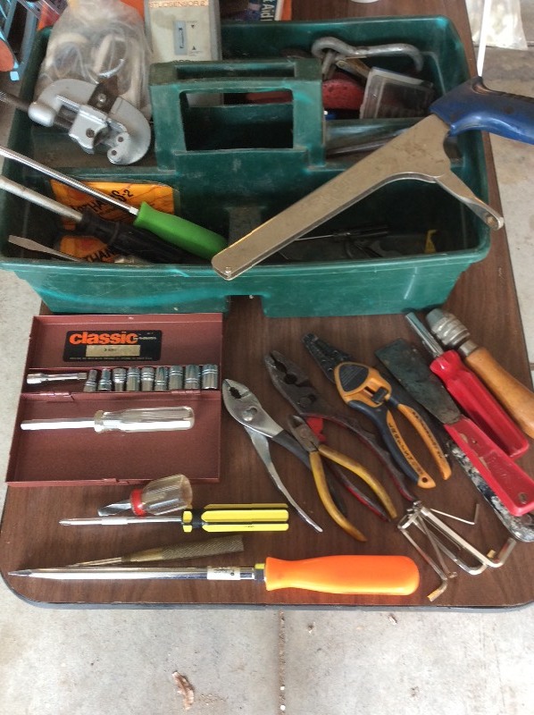 lot 11484 image: Tray Of Tools