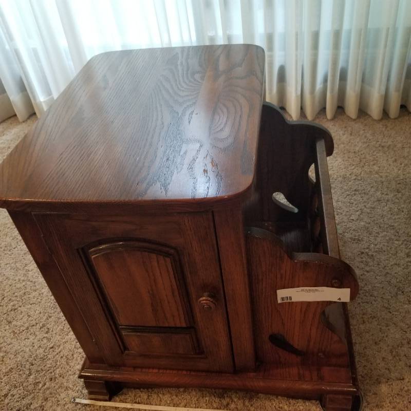 lot 4 image: End Table with Magazine Rack and Storage