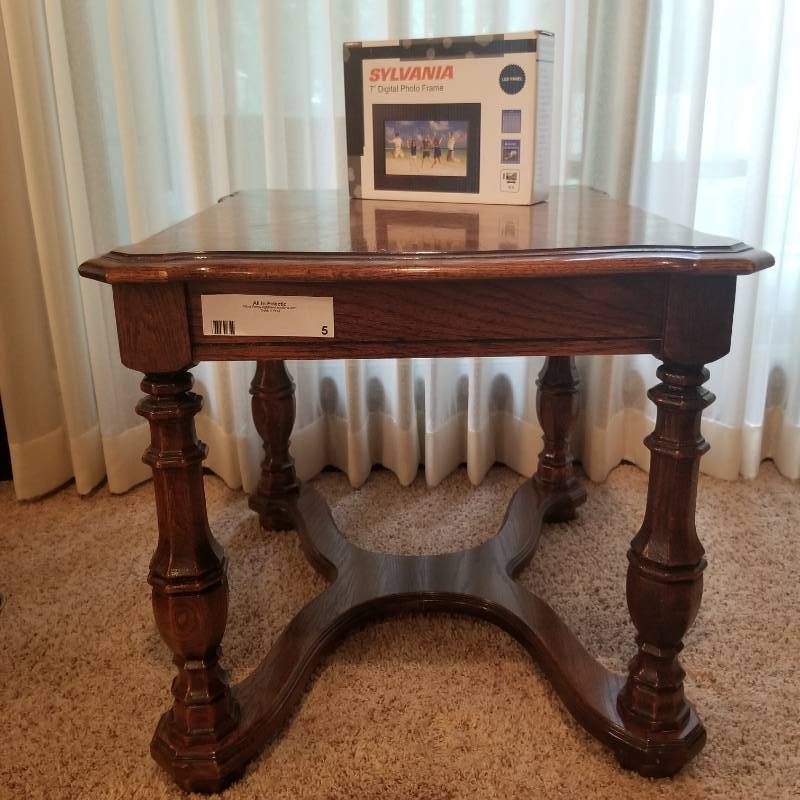 lot 5 image: End Table With Digital Frame
