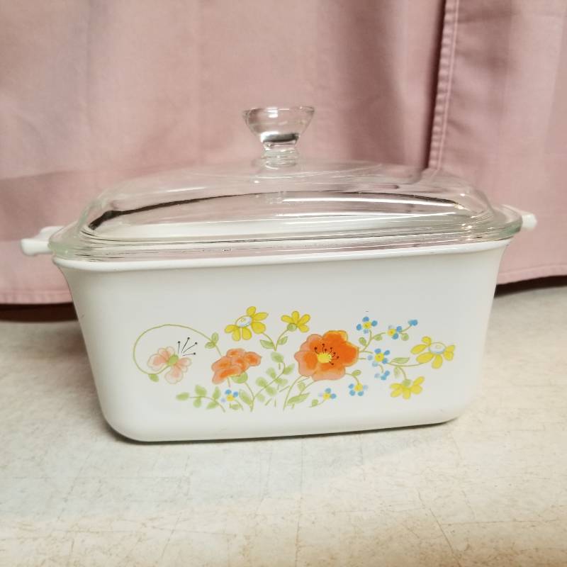 lot 11554 image: Vintage Coringware Wildflower Pattern - (P-4-B) - Corningware Casserole Dish with lid