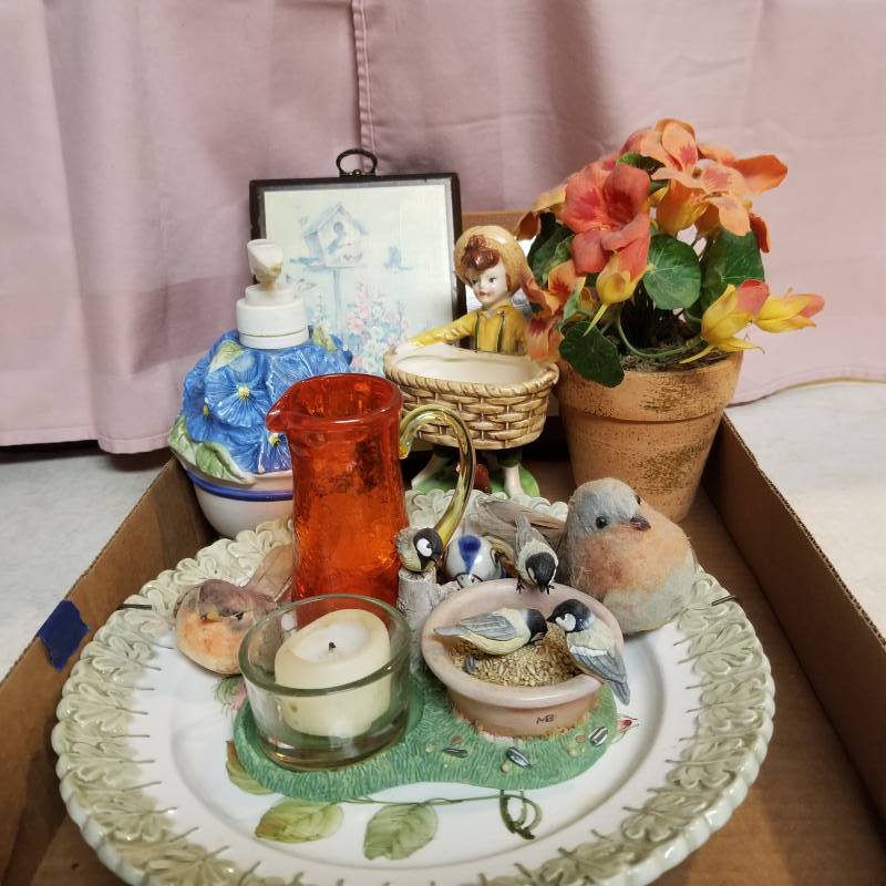 lot 11556 image: Kitchen Window Decor including MARJOLEIN BASTIN CHICKADEE BIRDS VOTIVE CANDLE HOLDER