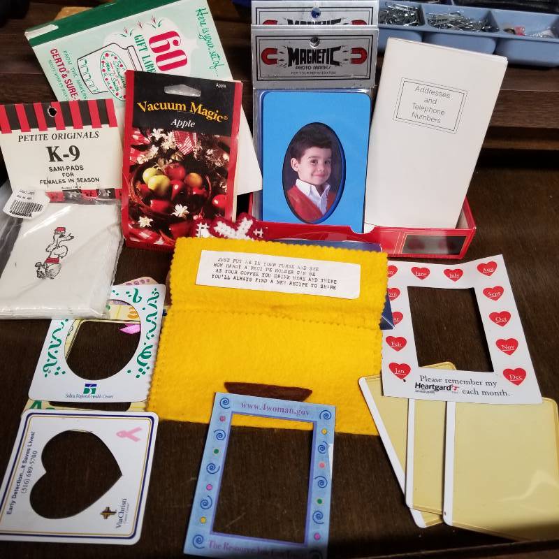lot 11570 image: Refridgerator Magnets, K9 santia pads, Gift lables for Jars of Homemade Goodies