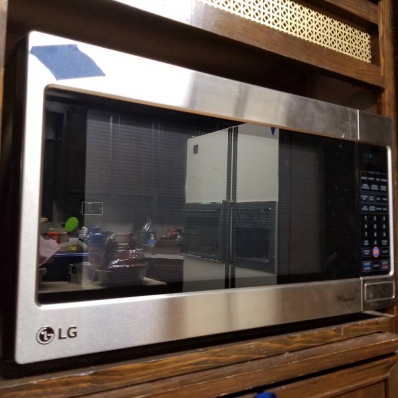 lot 11575 image: 2.0 cu. ft. Countertop Microwave Oven