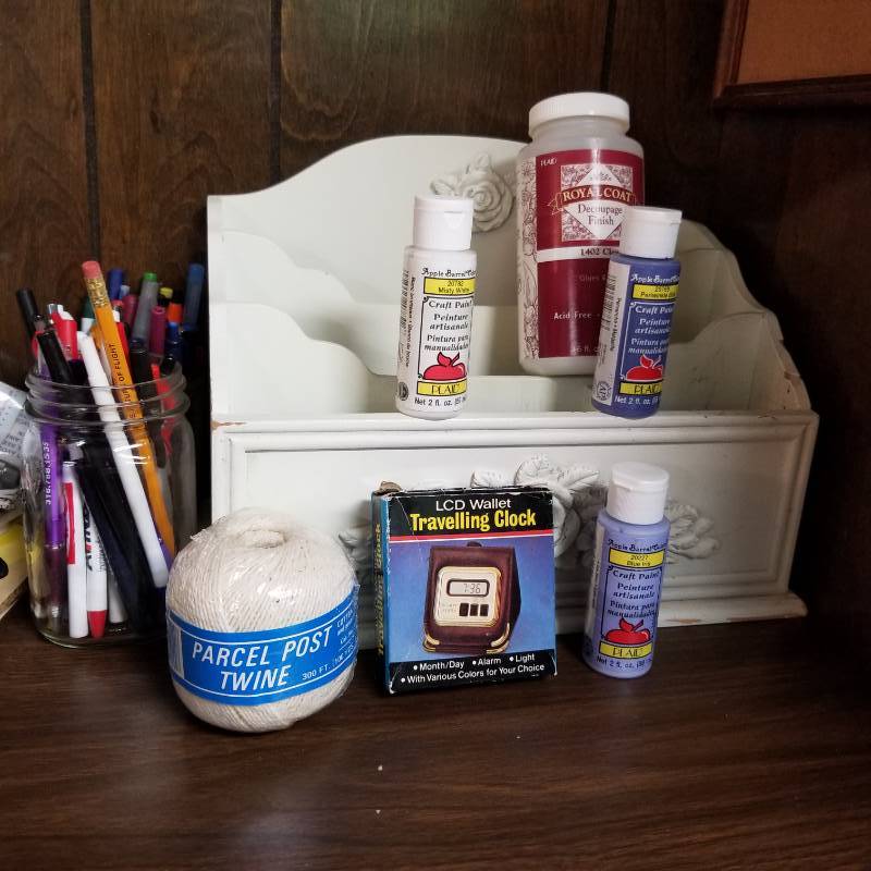 lot 11577 image: Home Desk Essentials