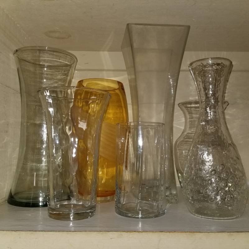 lot 11608 image: An assortment of Vases