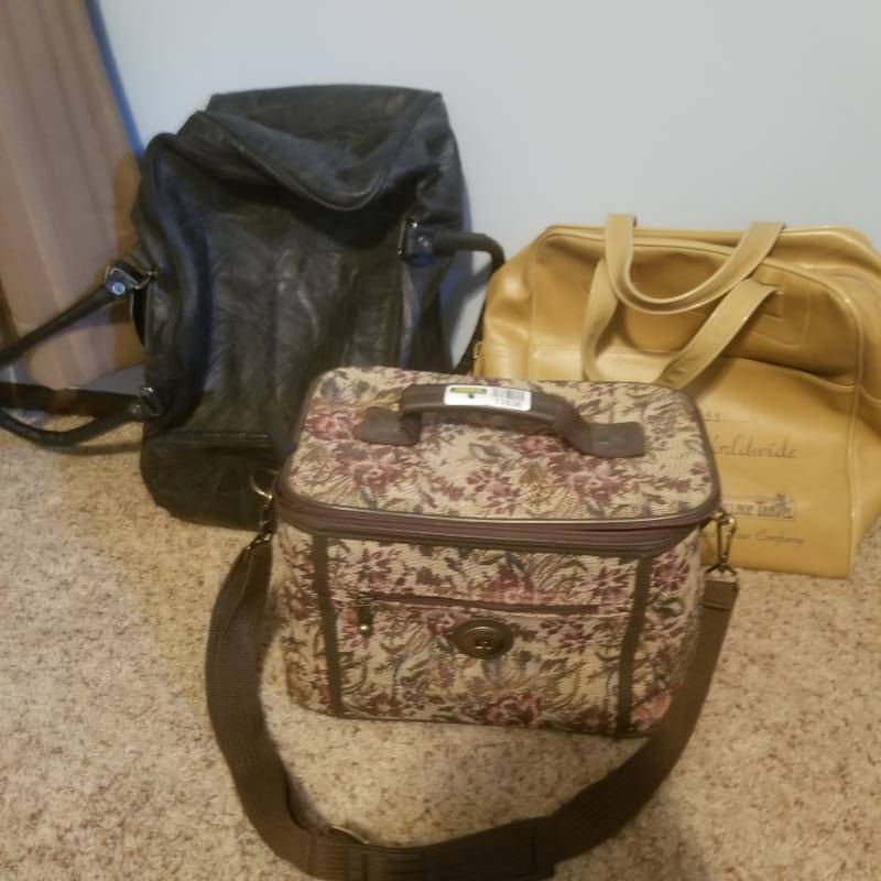lot 11636 image: vintage leisure upholstered overnight case, Duffel bag