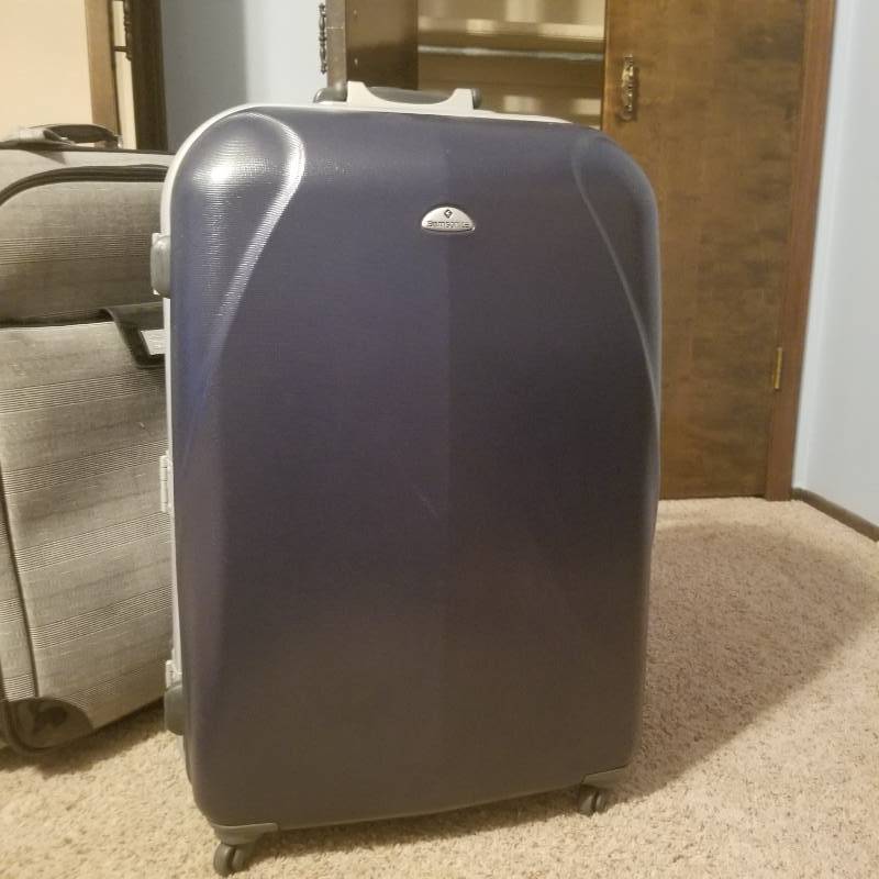 lot 11638 image: Large Samsonite Hardside Roller Spinner