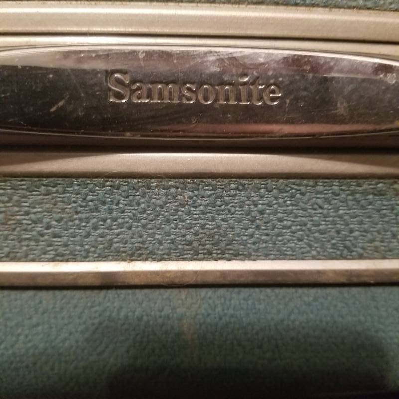 lot 11640 image: Vintage RETRO Sky Blue SAMSONITE Silhouette