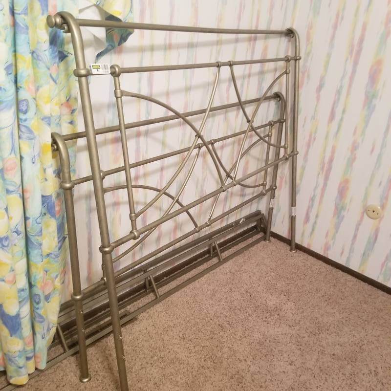 lot 11646 image: Bed Frame, Gold tone