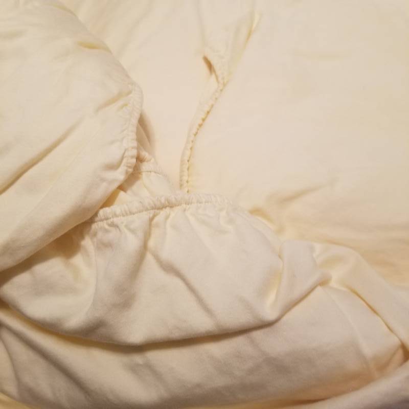 lot 11650 image: Full Sized Bed Sheet Set