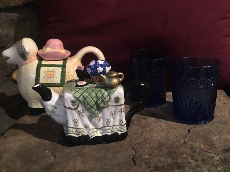 lot 11629 image: Sheep Lamb Glazed Ceramic Pottery Novelty Teapot Tea Pot