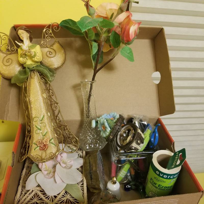 lot 11667 image: 37 Pedestal, Angel, Bud Vase and faux flower, deocorative bell, glass blue bird, scissors, pens