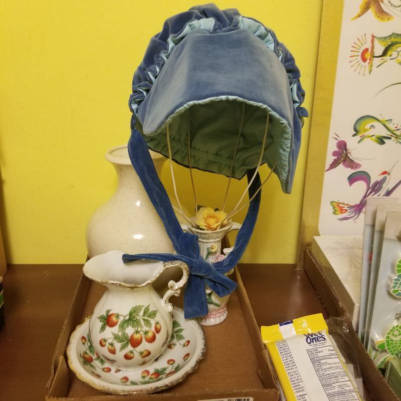 lot 11675 image: Strawberry Pitcher and Saucer, Blue Bonnet, Vase
