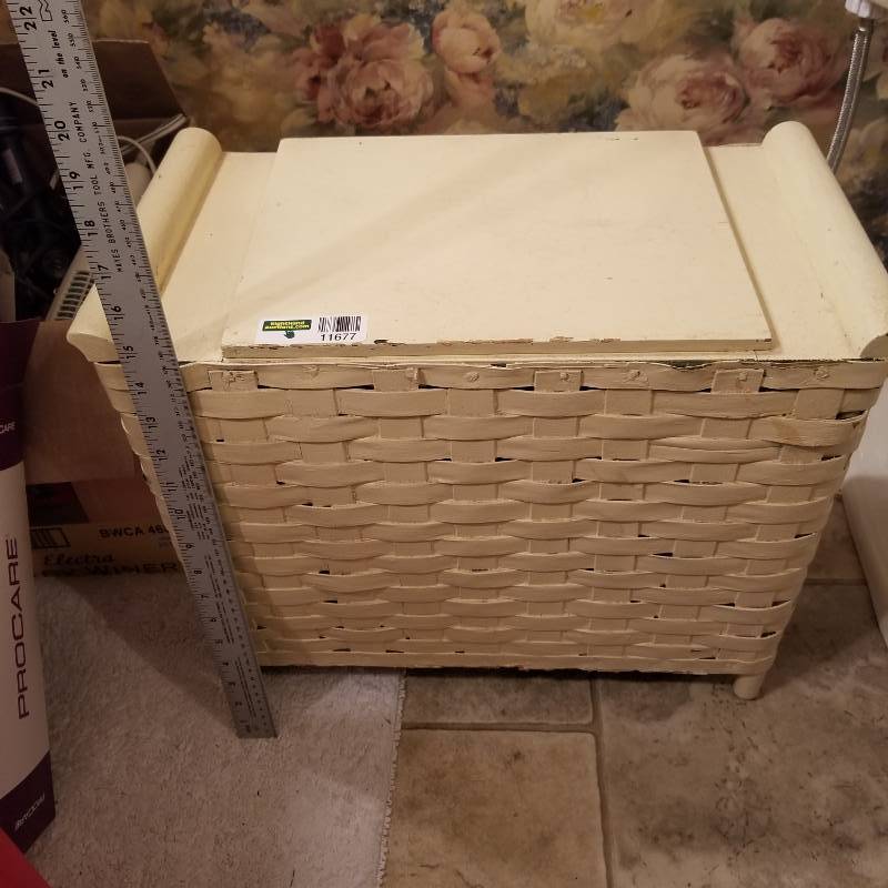 lot 11677 image: Storage Basket, Wall and Home Decor