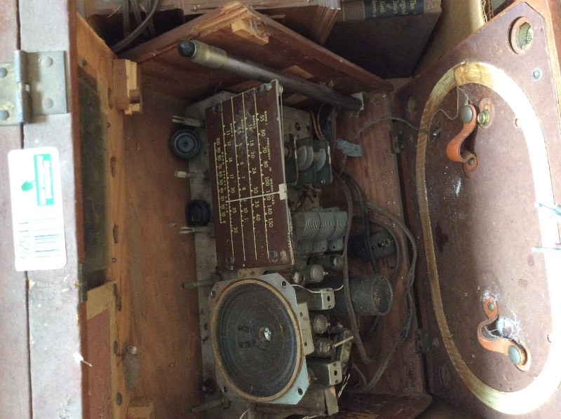 lot 11525 image: Antique Radio - non working