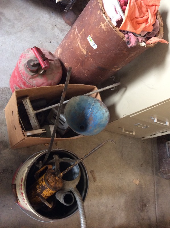 lot 11526 image: Oil Cans