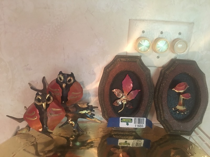 lot 11685 image: MID-CENTURY MODERN 1970S CURTIS C. JERE BRONZE BRASS OWL, MOD Mushroom & Leaf Wood Brass Art Wall Plaques 60s 70s Set of 2 - 3D Leaf Mushroom Orange Copper color Acid Dipped type Painted Brass