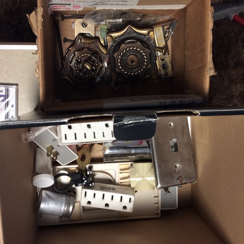 lot 12192 image: box of stuff