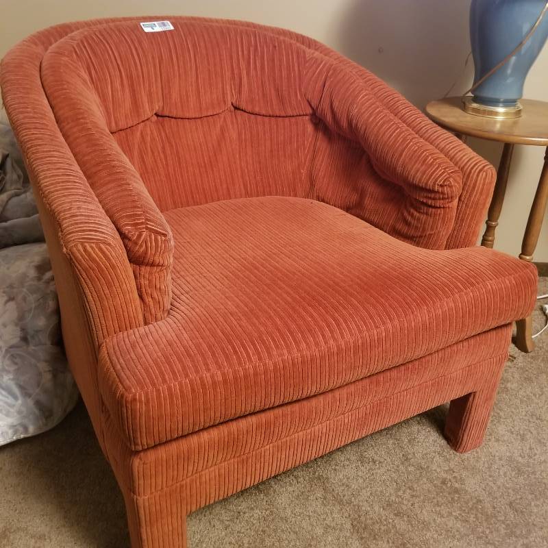 lot 12207 image: FAIRFIELD FURNITURE BURNT ORANGE VINTAGE BARREL BACK UPHOLSTERED CHAIR