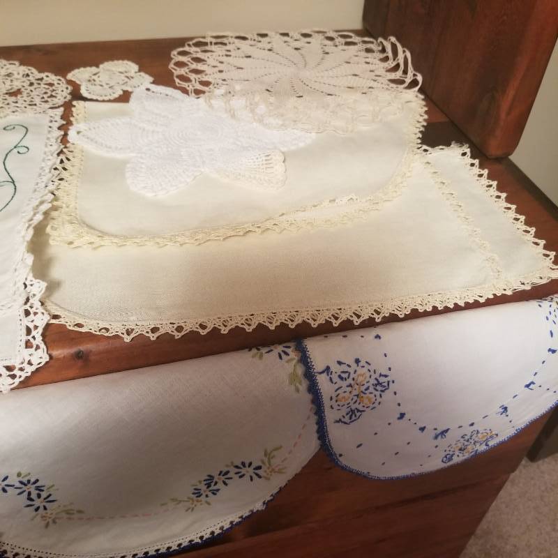 lot 12230 image: Assorted of Vintage Crocheted Doilies, Handmade Lace Doilies, and Doily Runners