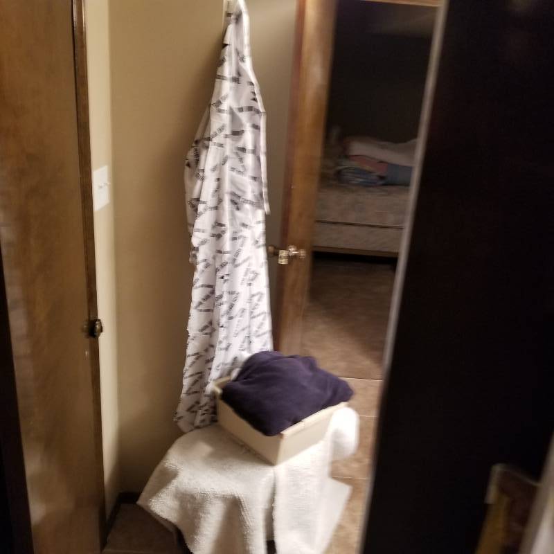 lot 12248 image: Two Metal Trash Cans, Two Bathroom Rugs, Hand Towels and Washrags, Lightweight Hotel Robe