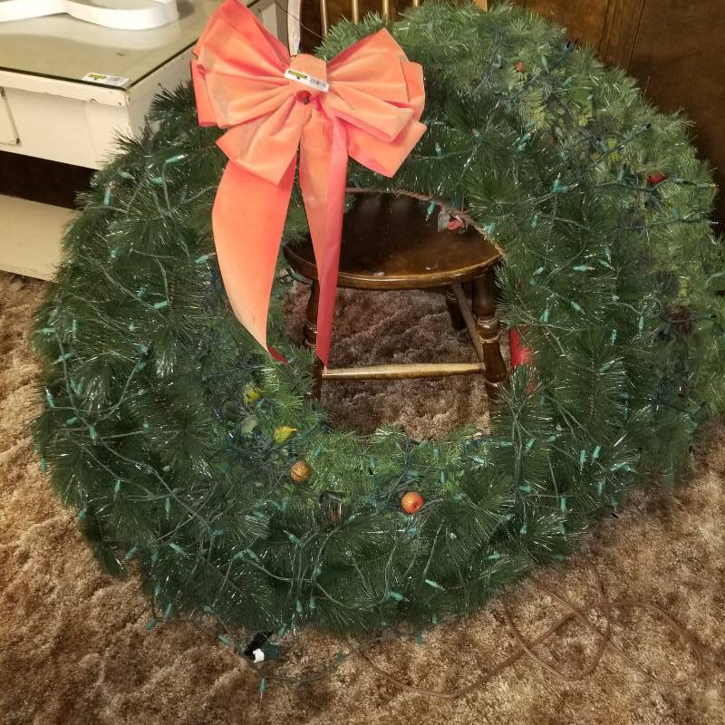 lot 12292 image: Large Christmas Wreath