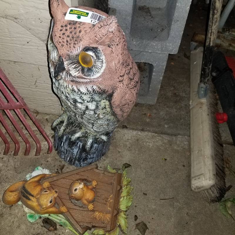 lot 12306 image: Bird House, Yard Art