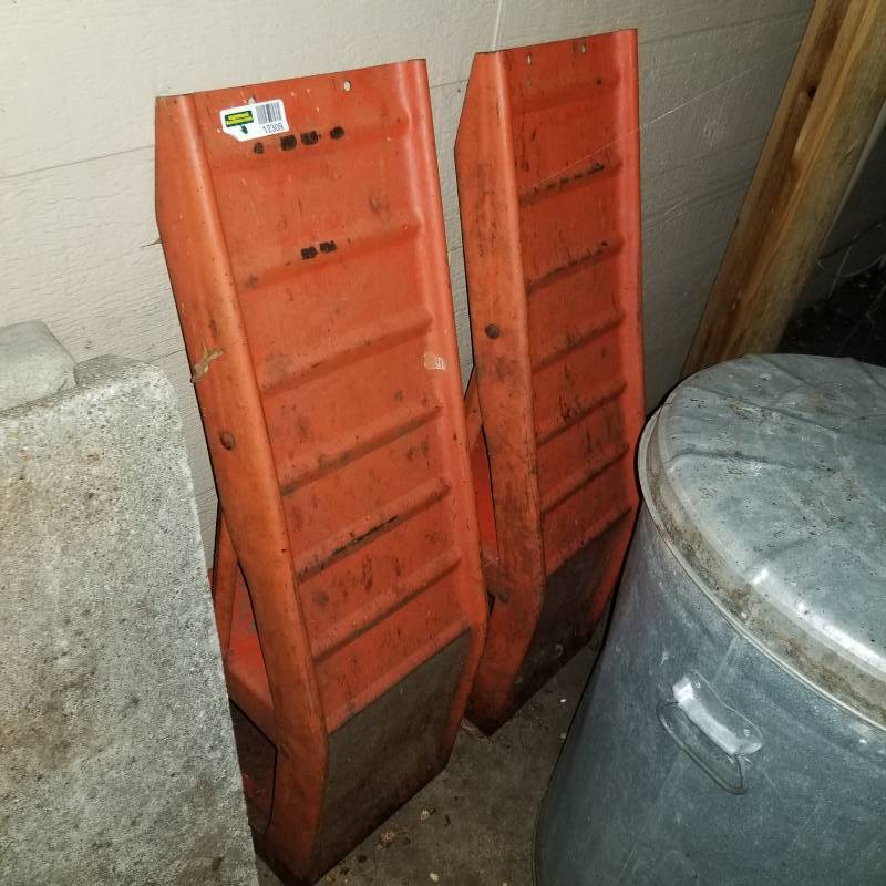lot 12309 image: Vehicle Ramps