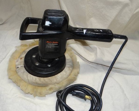 lot 4017 image: Black and Decker Polisher - Random Orbit with 8 Pad