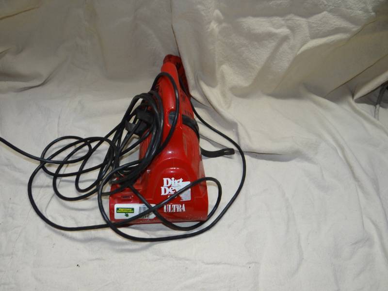 lot 4018 image: Dirt Devil Ultra Portable Vacuum