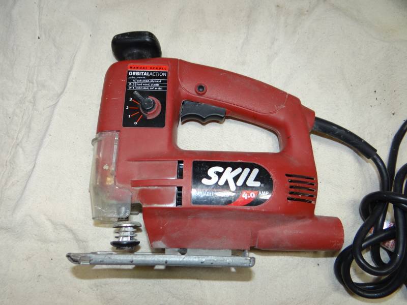 lot 4021 image: Skil Scroll Saw, Variable Speed, 4 Amp - Big Upgrade from a Jigsaw