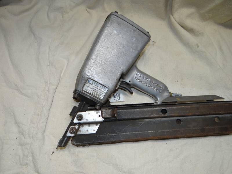 lot 4032 image: Pasload Framing Nailer