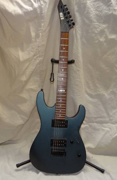 lot 4036 image: Electric Guitar - Sounds good