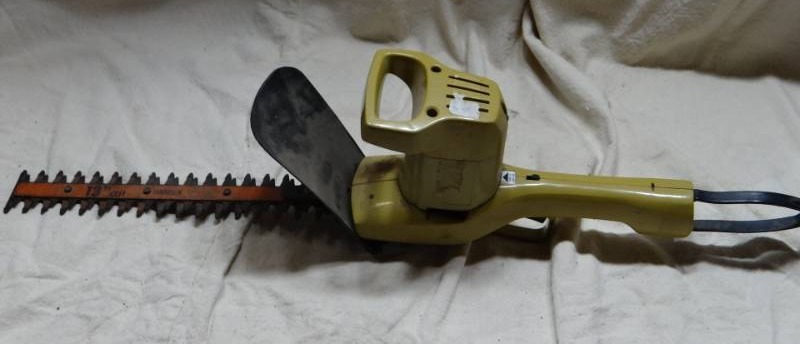 lot 4048 image: Hedge Trimmer - Black and Decker