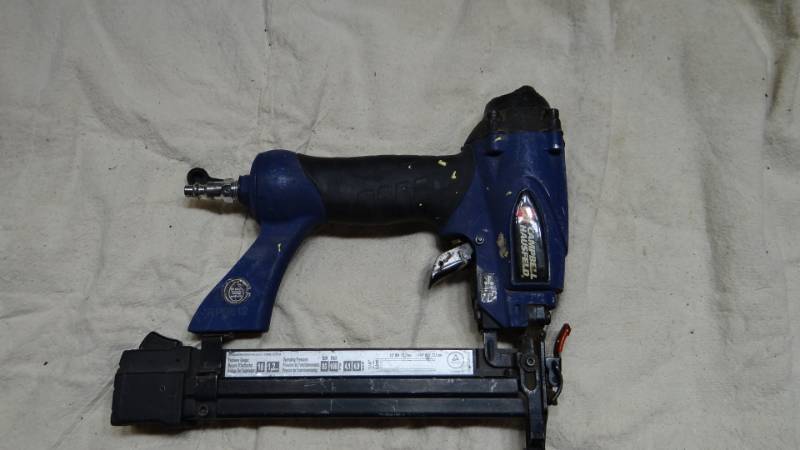 lot 4050 image: Campbell Hausfeld 38 to 1-14 18 Gauge Narrow Crown Stapler