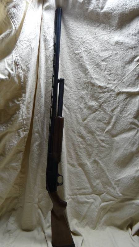 lot 4065 image: Mossberg 12 Gauge Shotgun with Accu-Choke