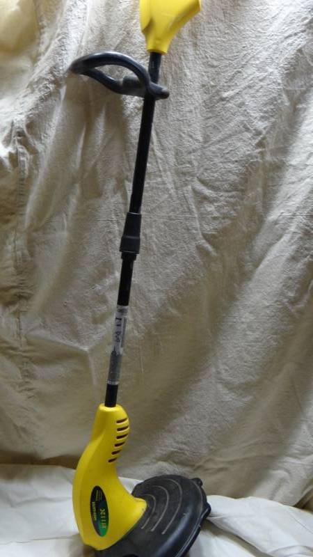 lot 4088 image: Weedeater - Lightweight Electric