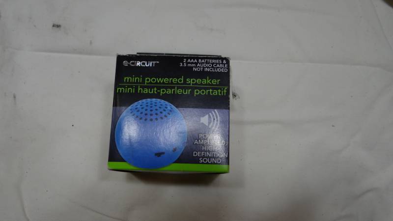 lot 4105 image: E-CIRCUIT Mini Powered Speaker - In the Box