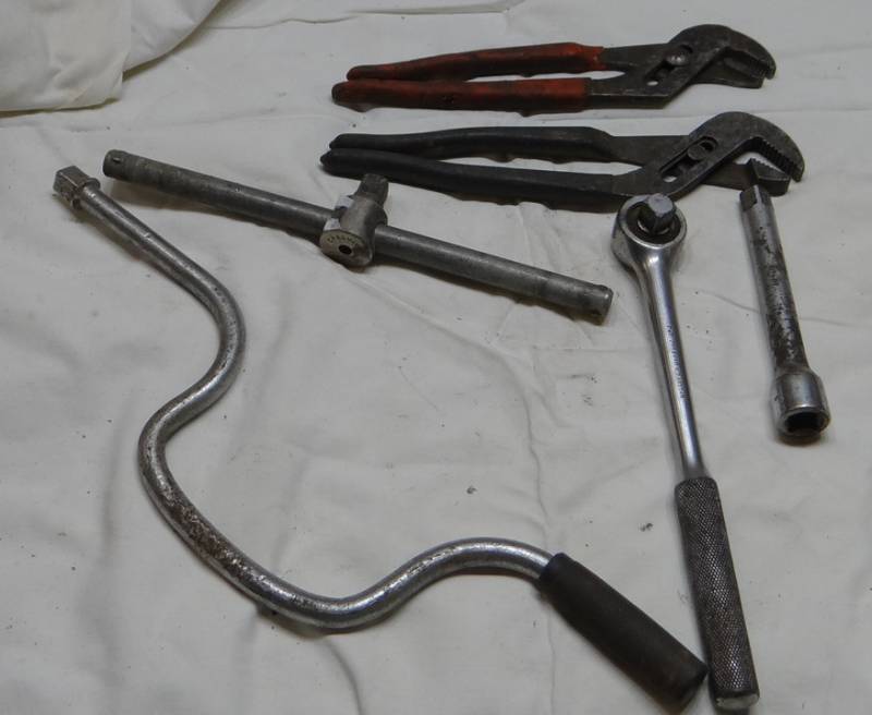 lot 4125 image: Lot of Nice Tools - 2 Sets of Water Pump Pliers, 3 Ratchet Wrenches (Speed and Crank Are in Here)