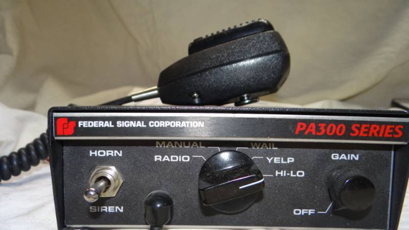 lot 4075 image: Siren and PA for Vehicle - Got One of These