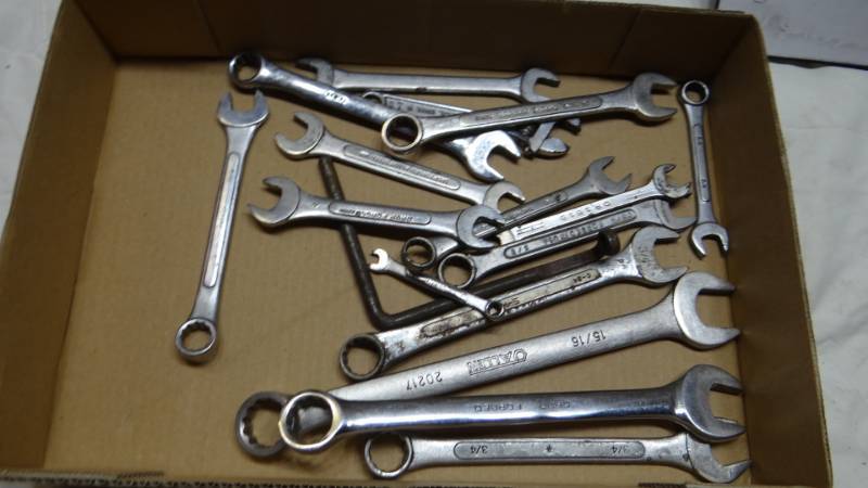 lot 4145 image: Flat of Wrenches