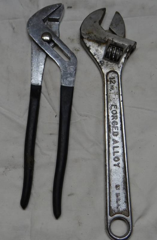 lot 4147 image: 12 Water Pump Pliers and 12 Cresent Wrench