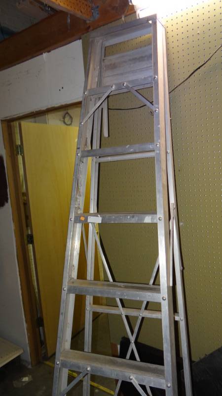 lot 4163 image: Eight Foot Step Ladder