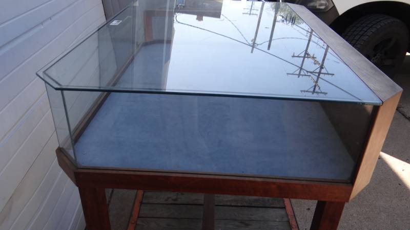 lot 4165 image: Jewelry Display Case - NICE HIGH END  We have several if more are desired.