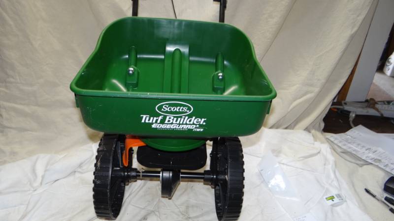 lot 4168 image: Scotts Grass Seeder