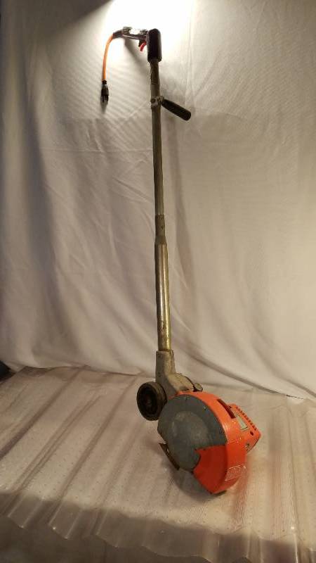 Lot - BLACK AND DECKER 2HP ELECTRIC LAWN EDGER