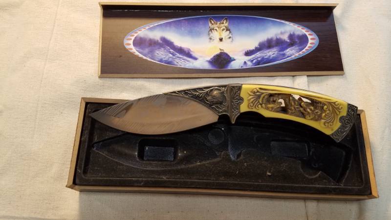 lot 9020 image: Collector Knife - BEAUTIFUL Carved Handle and Engraved Blade