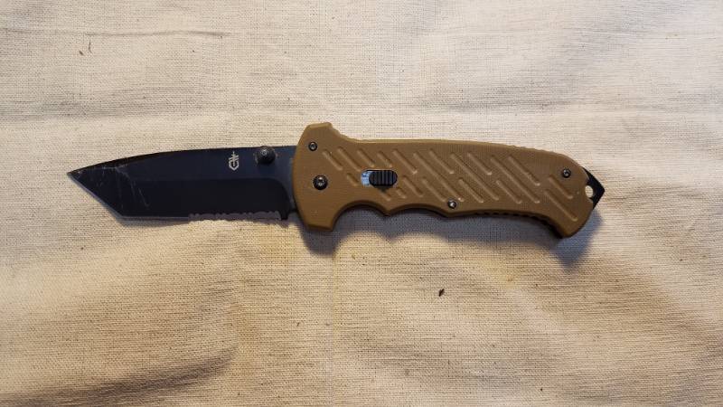 lot 9154 image: Gerber Locking Knife with Belt Hook